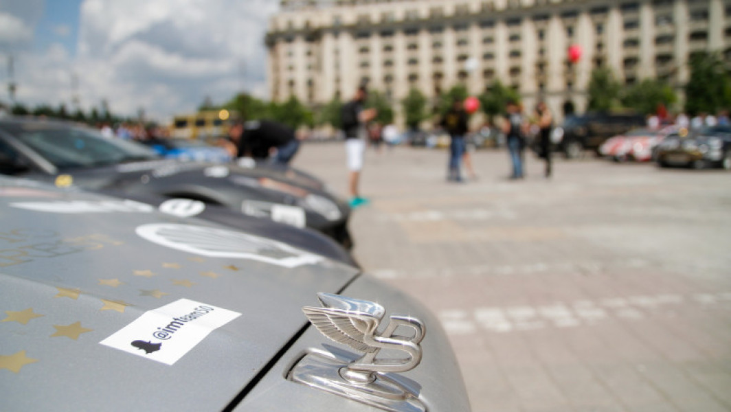 Taxa pe lux stârnește reacții în rândul mediului de afaceri în contextul guvernului condus de Ilie Bolojan
