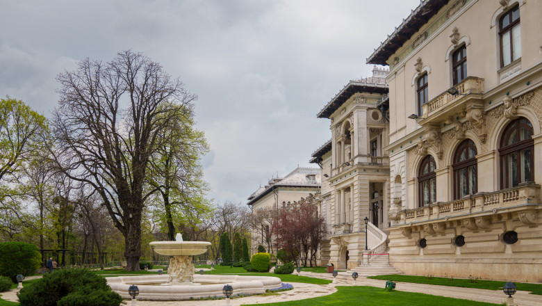 Palatul Cotroceni luminează în roșu de Ziua Mondială a Conştientizării Duchenne