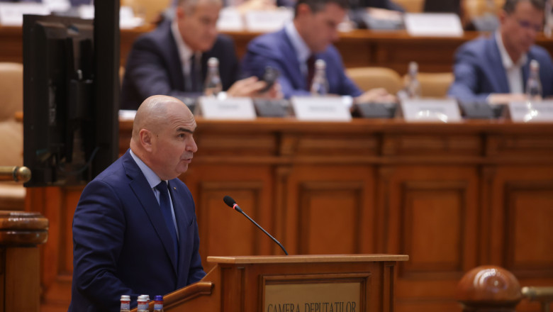 Premierul Bolojan răspunde criticilor opoziției în dezbaterea moțiunilor de cenzură
