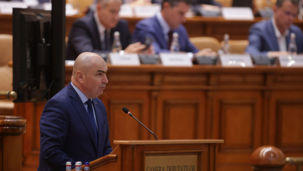 Premierul Bolojan răspunde criticilor opoziției în dezbaterea moțiunilor de cenzură