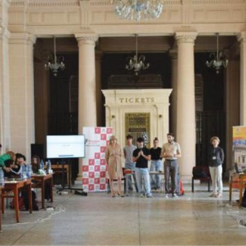 Copii din patru județe participă la un hackathon de robotică la Ploiești