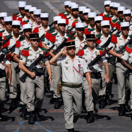 Franța pregătește trimiterea a aproape 2.000 de militari în Ucraina, afirmă serviciile ruse