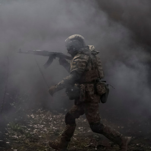 Kremlinul afirmă că trupele ruse aud limbi străine pe frontul din Ucraina