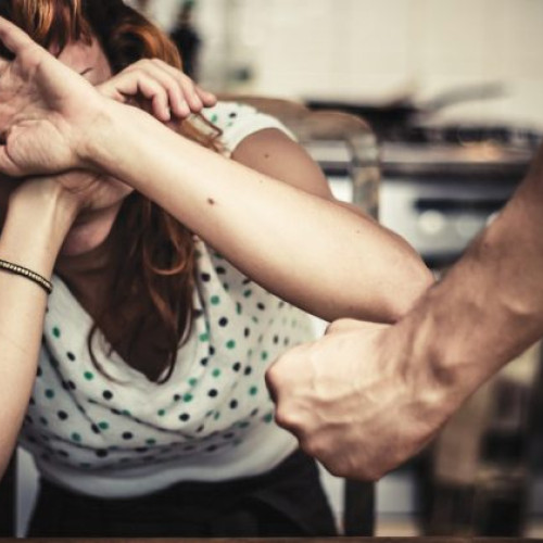 Senatorii au aprobat modificări pentru protecția victimelor violenței domestice