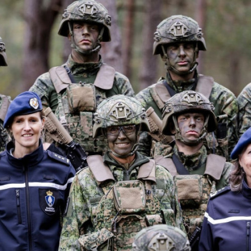 Regina Maxima a participat la un exercițiu militar de instruire lângă Amsterdam