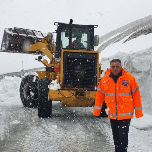 Antreprenorii locali vor să deszăpezească Transalpina pentru turiști, în ciuda restricțiilor