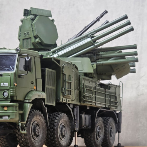 Dronele ucrainene au atacat ținte militare și depozite de petrol din Crimeea