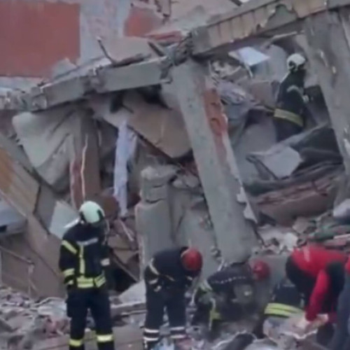 Clădire cu șapte etaje s-a prăbușit în Gebze: doi morți și trei răniți