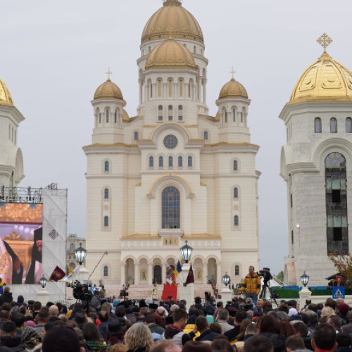 Incidente la Catedrala Mântuirii Neamului din cauza aglomerației și închiderii temporare